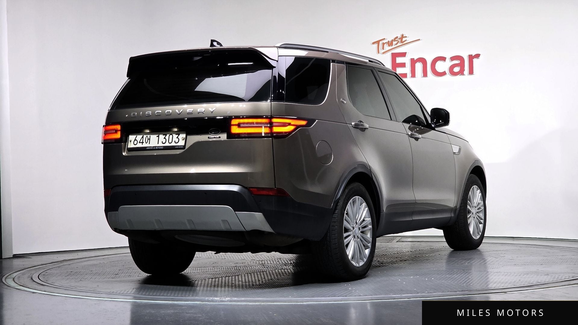 Land Rover Discovery 2017 — миниатюра 2