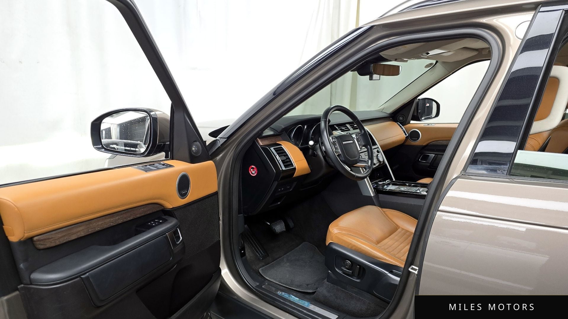 Land Rover Discovery 2017 — миниатюра 10