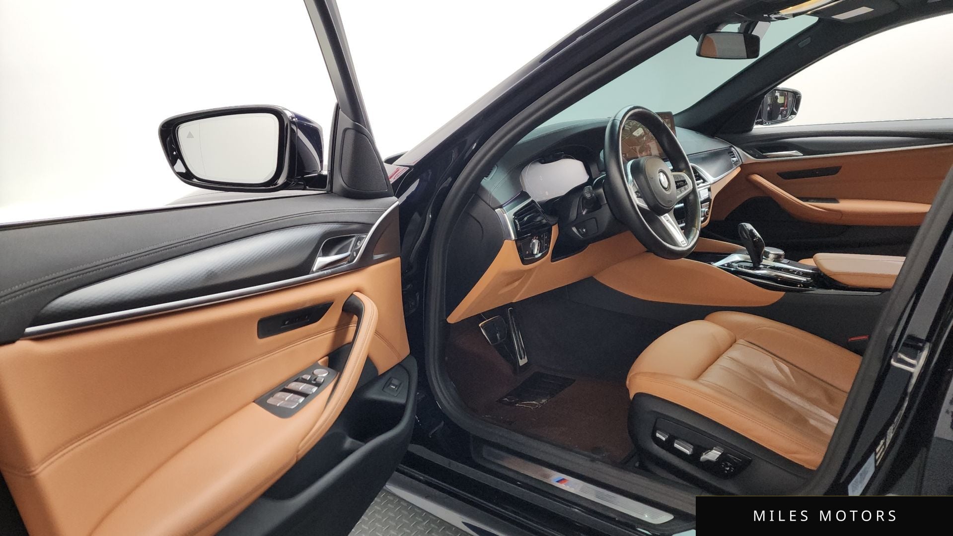 BMW 5 Series (G30) 2023 — миниатюра 10