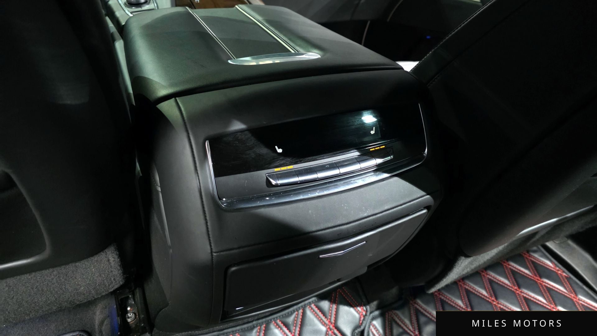 Cadillac 에스컬레이드 2022 — миниатюра 19