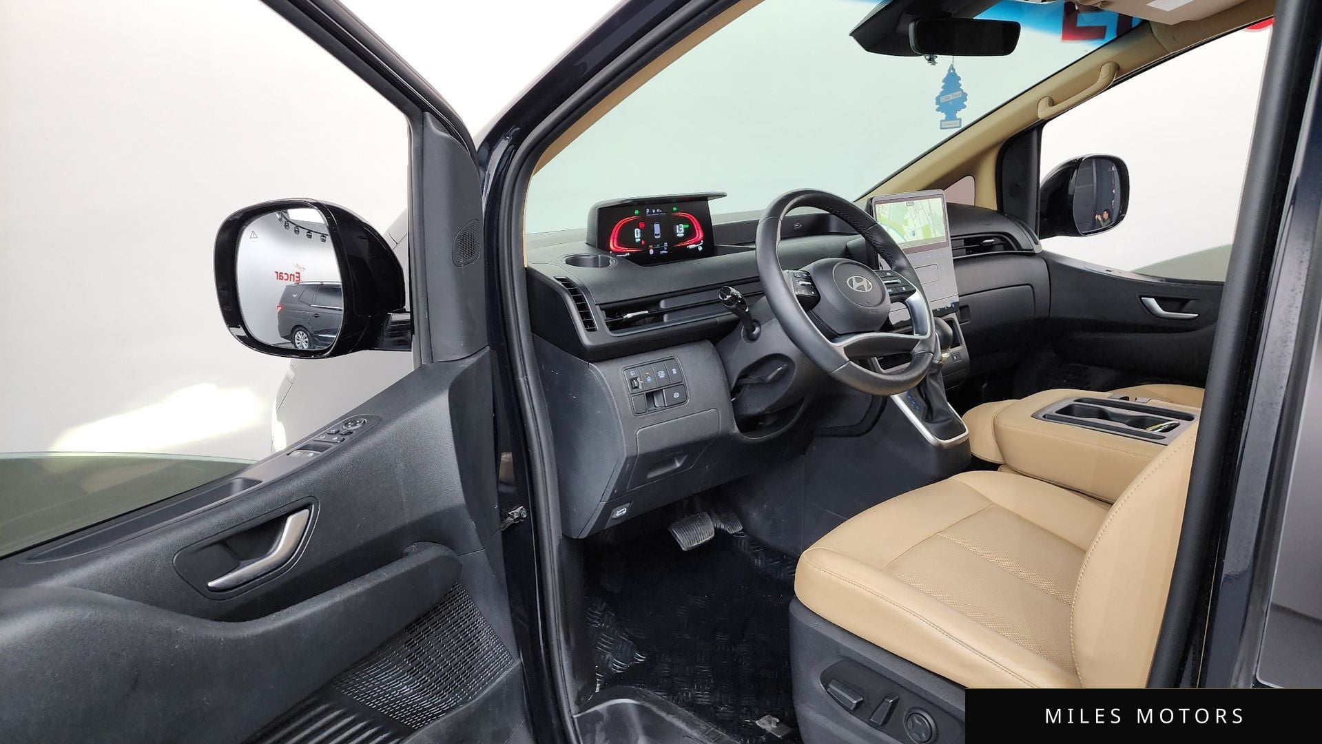 Hyundai Staria 2025 — миниатюра 9