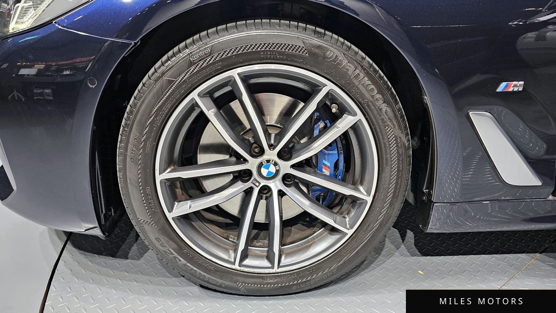 BMW 5 Series (G30) 2021 — миниатюра 5