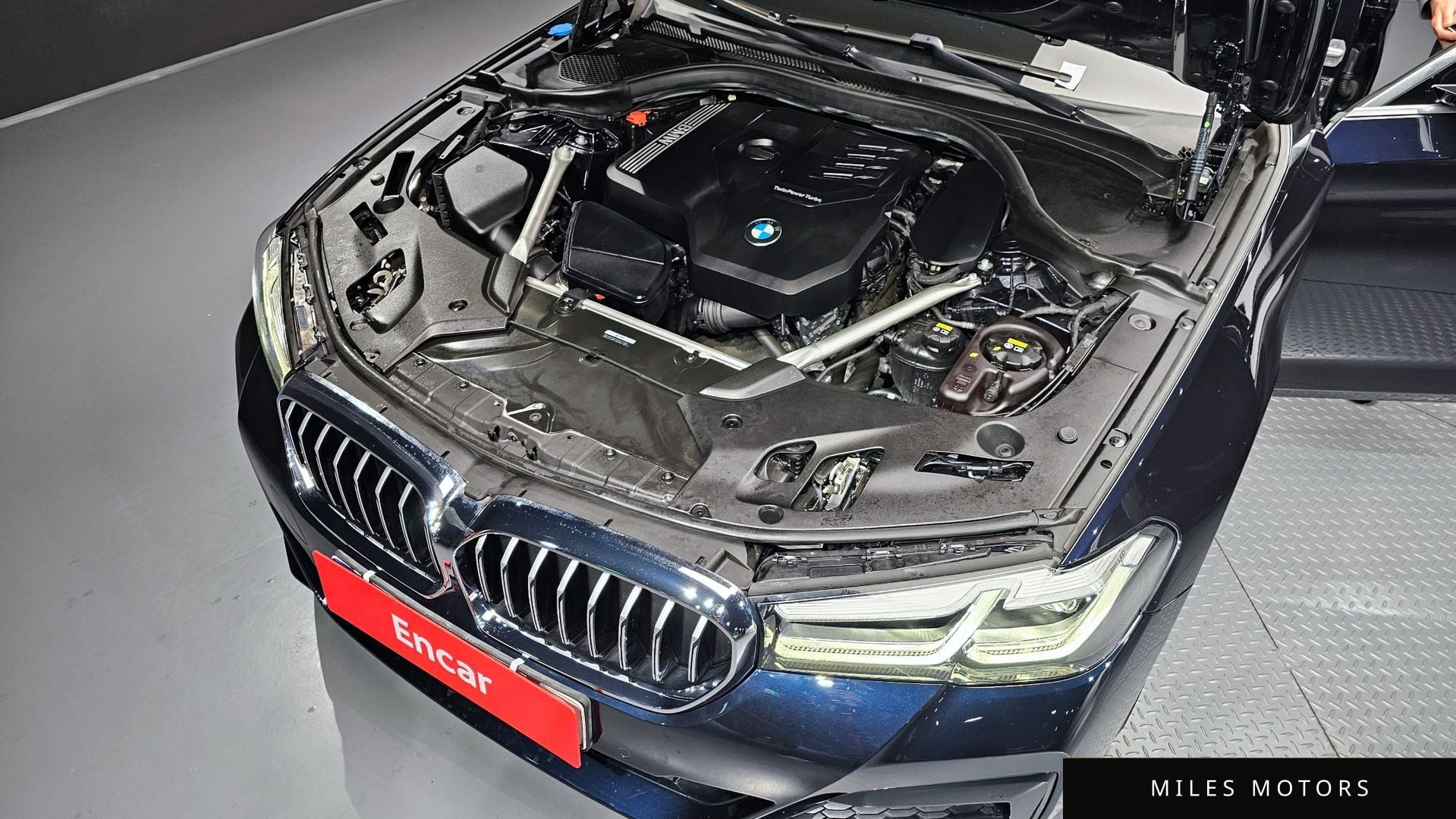 BMW 5 Series (G30) 2021 — миниатюра 6