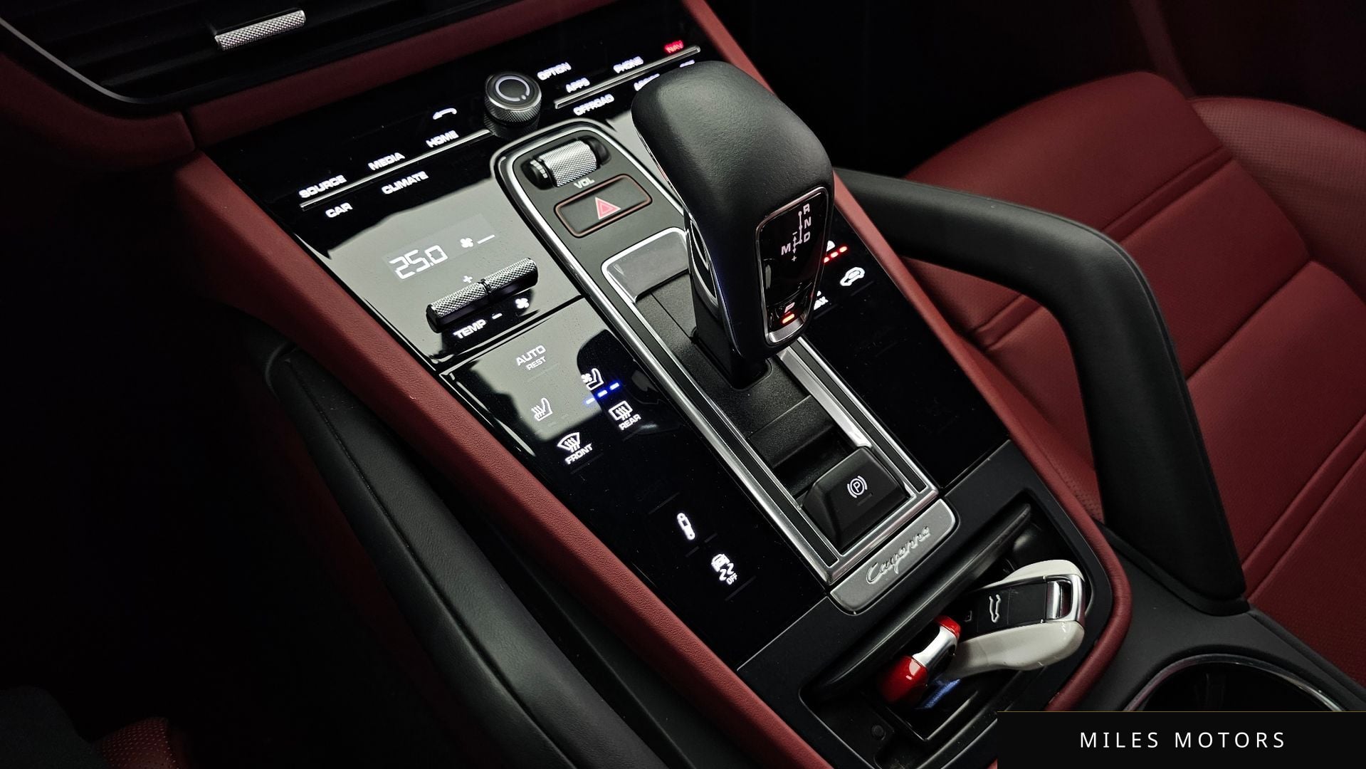 Porsche Cayenne 2023 — миниатюра 9