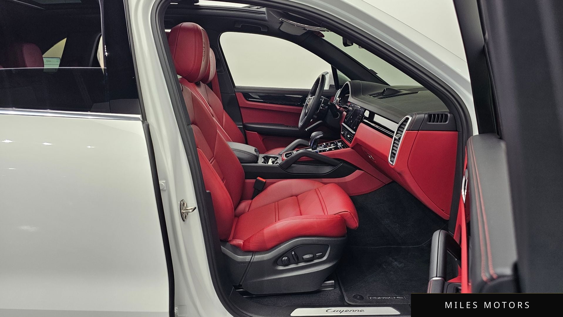Porsche Cayenne 2023 — миниатюра 10