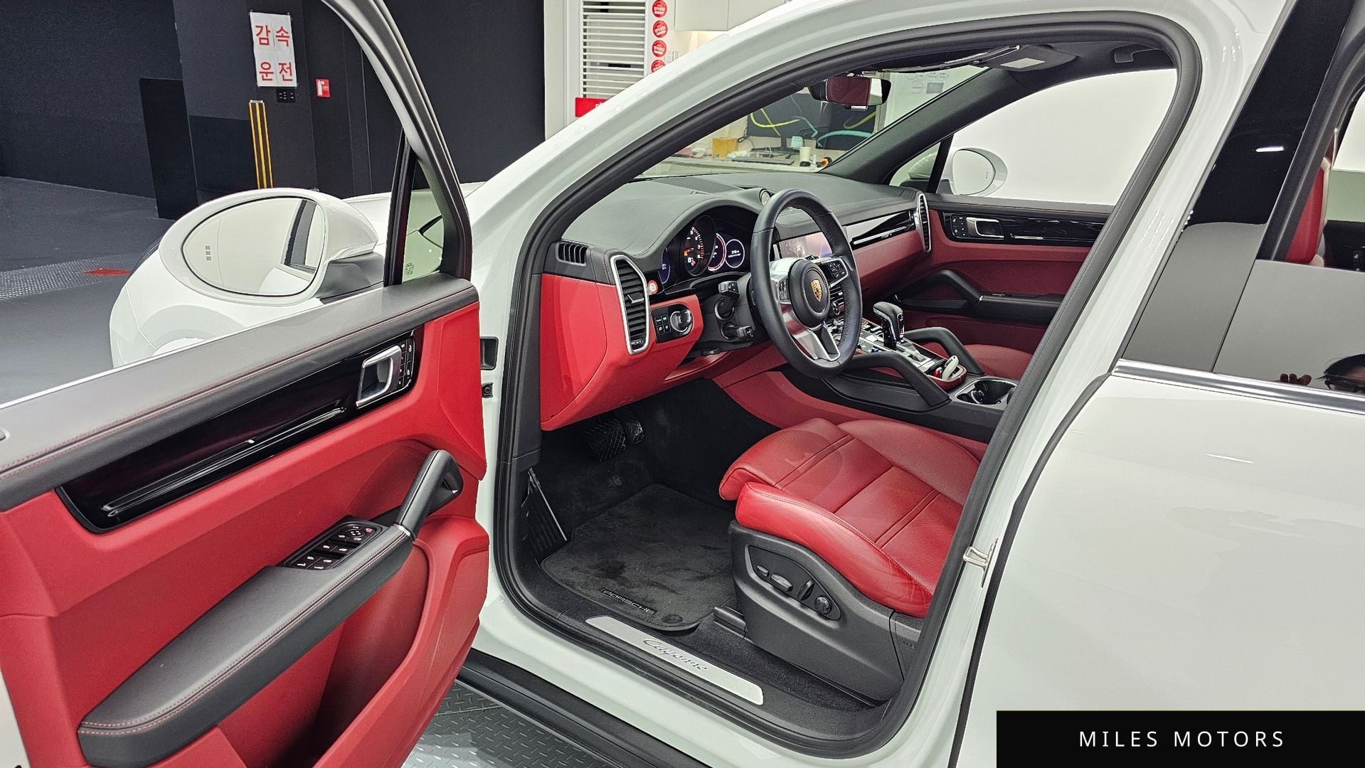 Porsche Cayenne 2023 — миниатюра 11