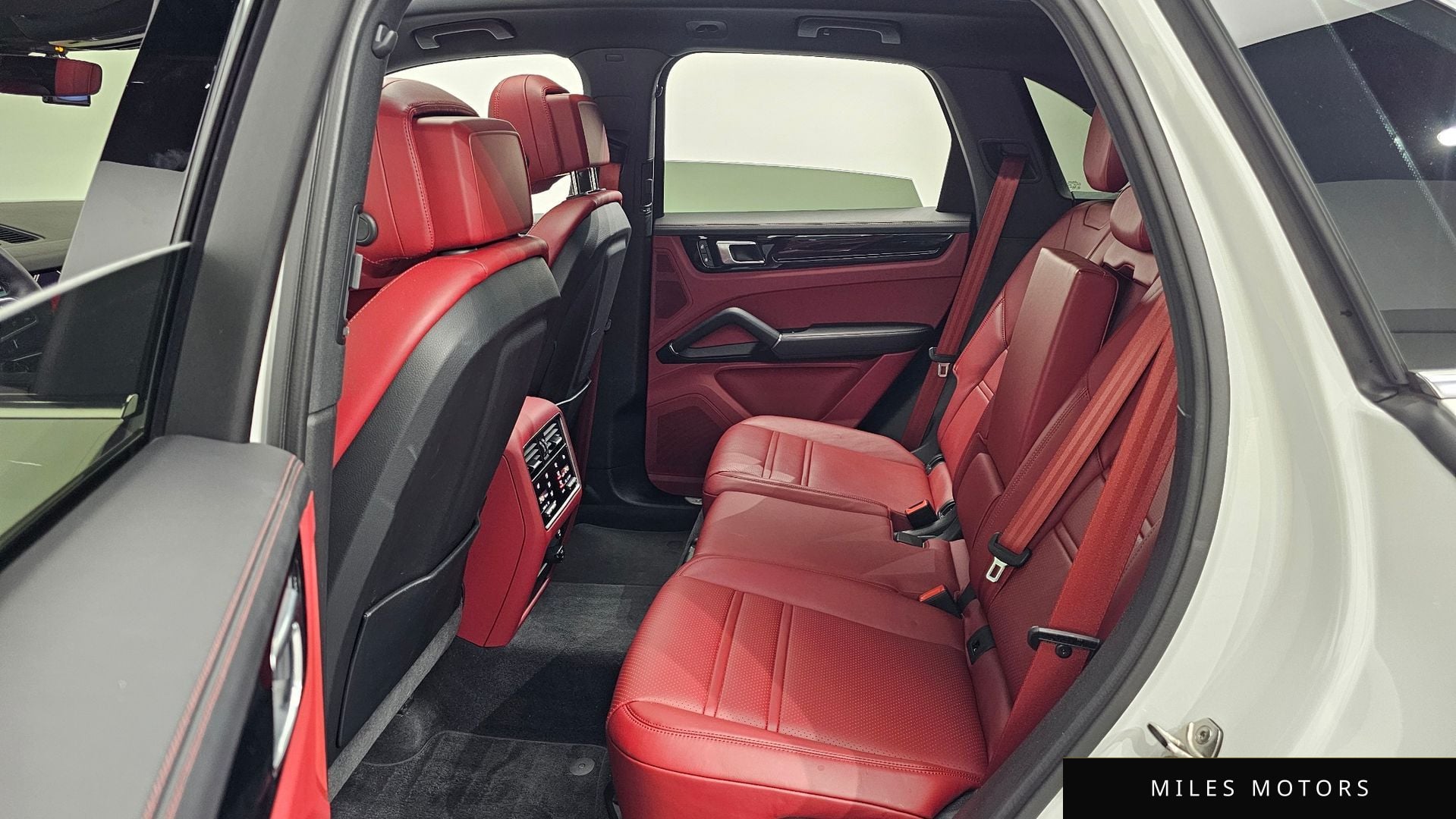 Porsche Cayenne 2023 — миниатюра 12