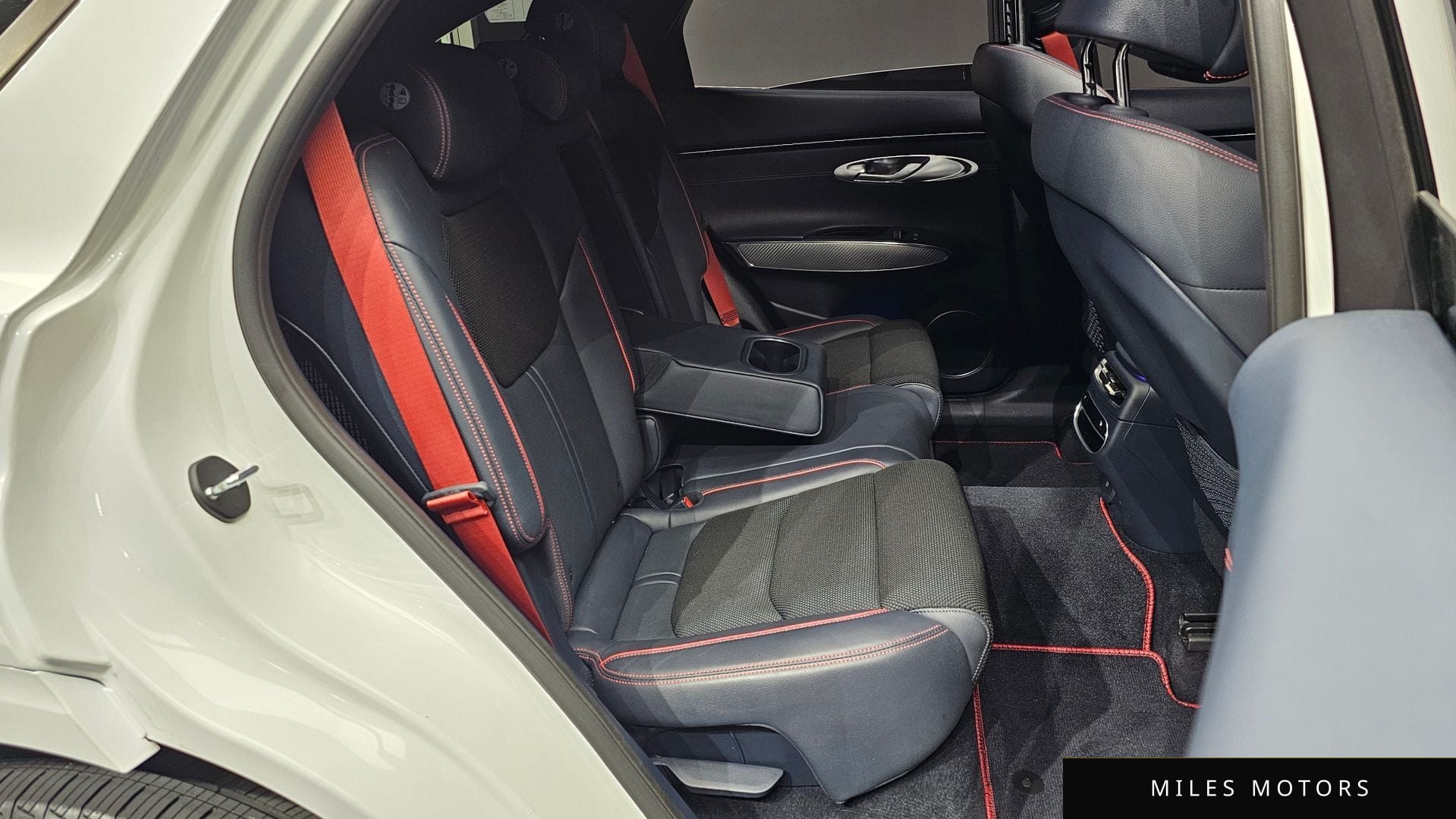 Genesis GV70 2023 — миниатюра 12