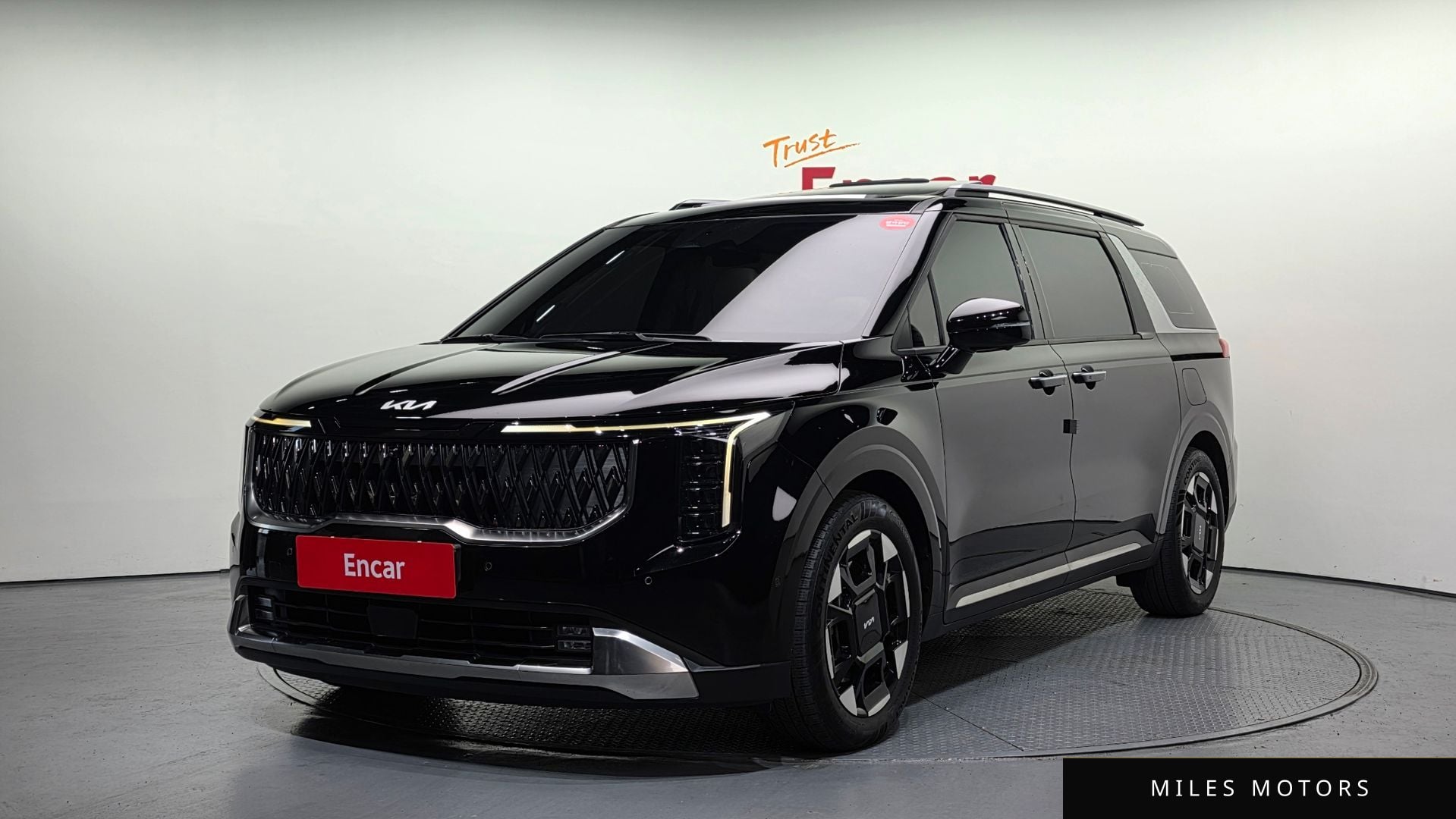 Kia Canival 2024 — фото 1 из 12