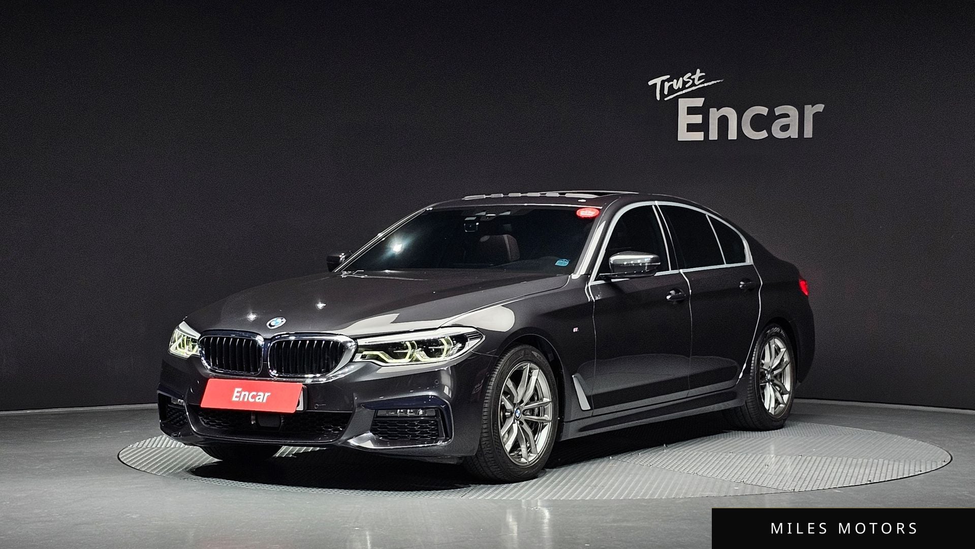 BMW 5 Series (G30) 2020 — фото 1 из 12