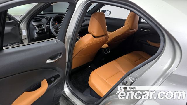 Лексус UX250h 2019 — миниатюра 11