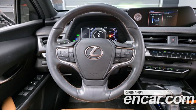 Лексус UX250h 2019 — миниатюра 13