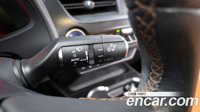 Лексус UX250h 2019 — миниатюра 16