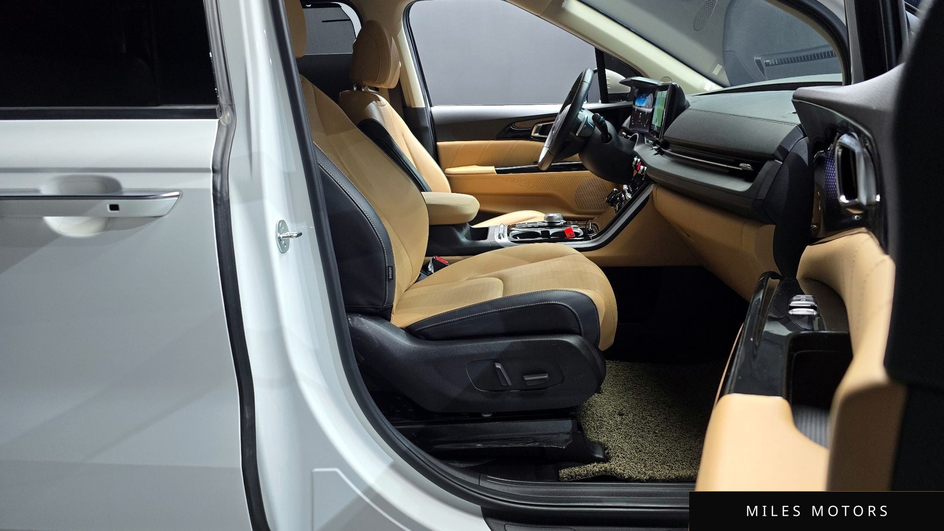 Kia Carnival 2023 — миниатюра 10