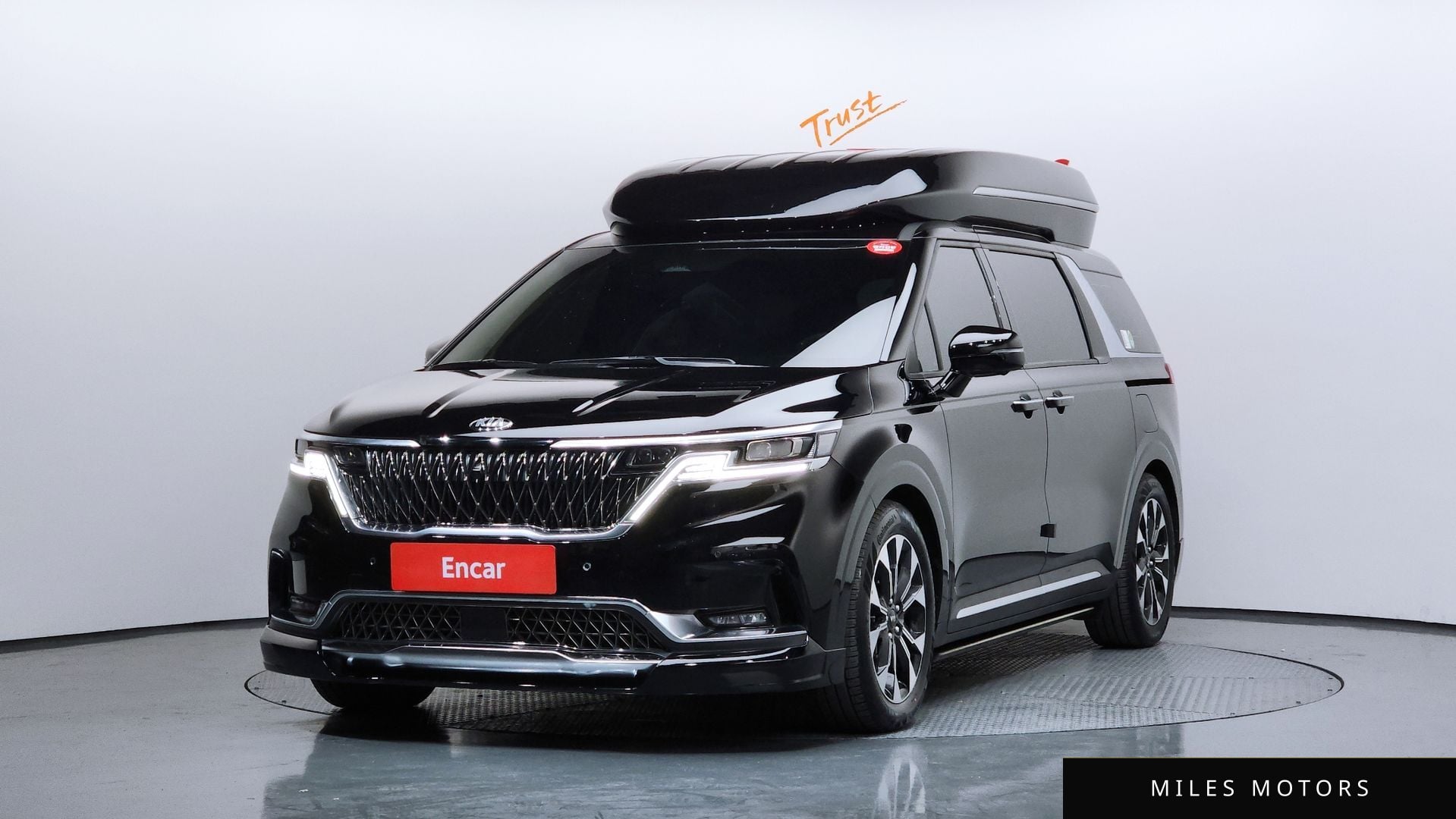 Kia Carnival 2021 — фото 1 из 12