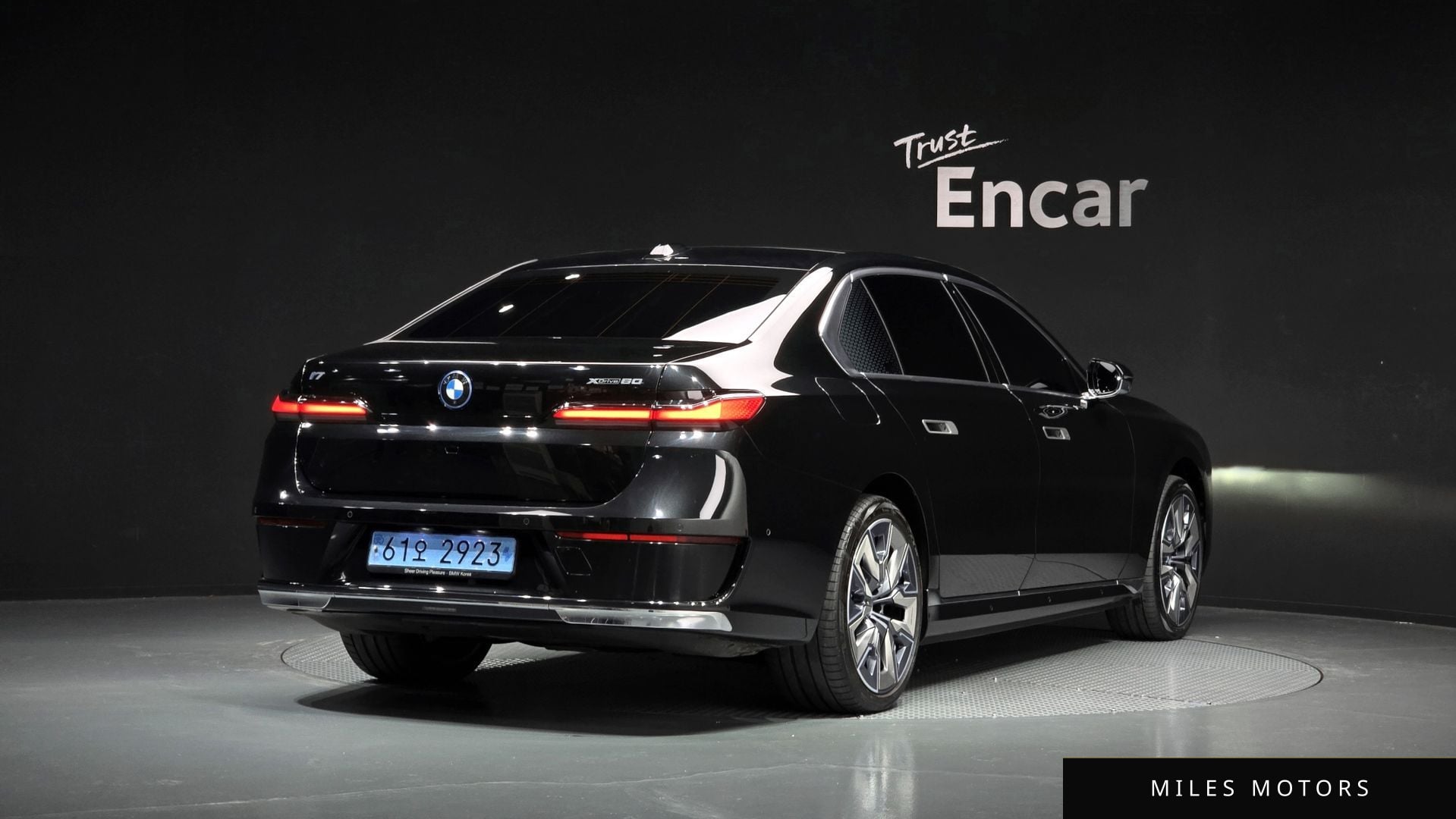 BMW i7 (G70) 2023 — миниатюра 2