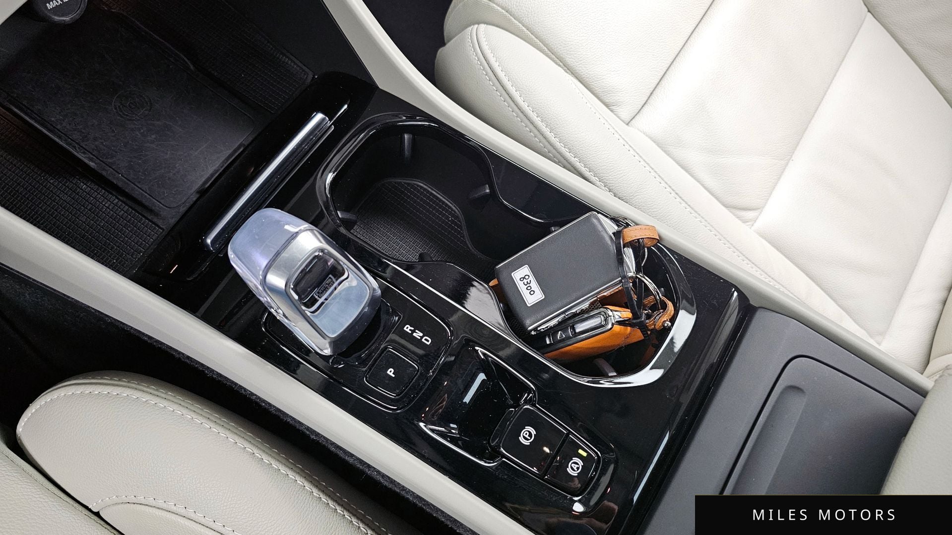Volvo XC40 2023 — миниатюра 9