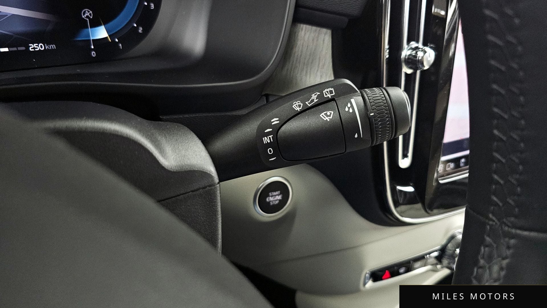 Volvo XC40 2023 — миниатюра 18