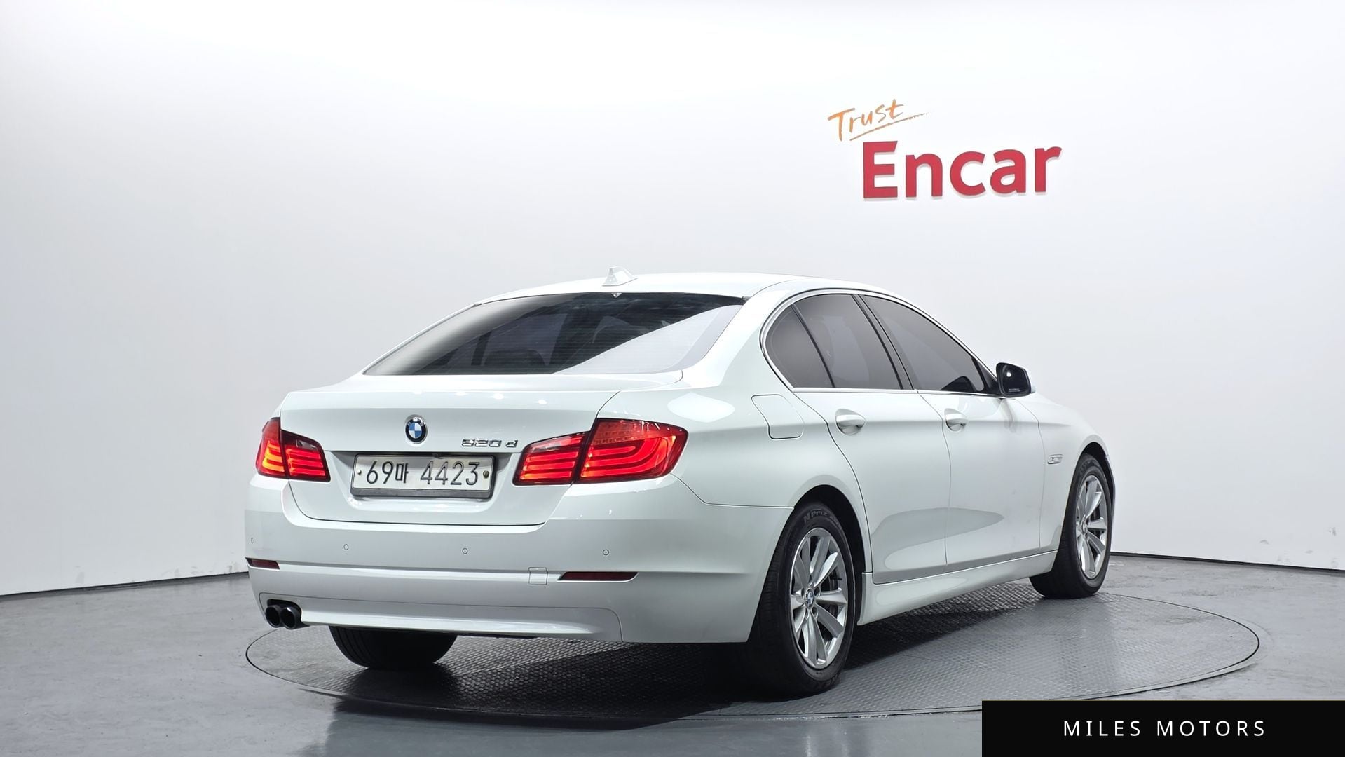 BMW 5 Series (F10) 2011 — миниатюра 2