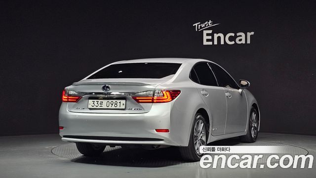 Лексус ES300h 2016 — миниатюра 2