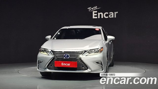Лексус ES300h 2016 — миниатюра 3