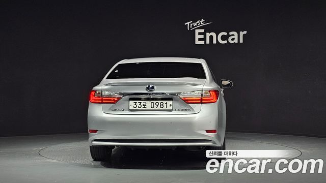 Лексус ES300h 2016 — миниатюра 4