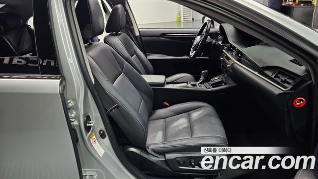 Лексус ES300h 2016 — миниатюра 10