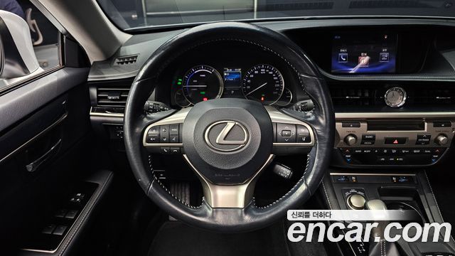 Лексус ES300h 2016 — миниатюра 13