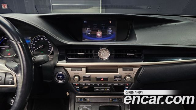 Лексус ES300h 2016 — миниатюра 16