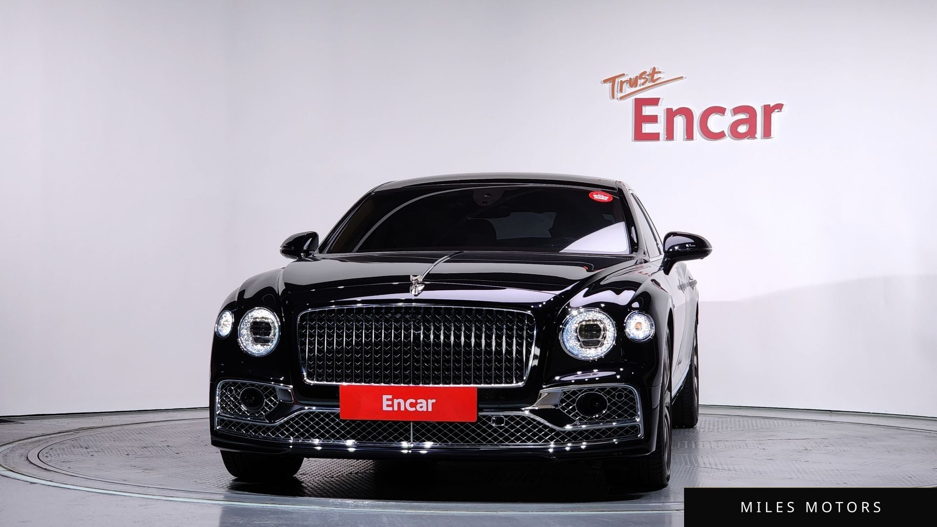 Bentley Flying Spur 2023 — миниатюра 3