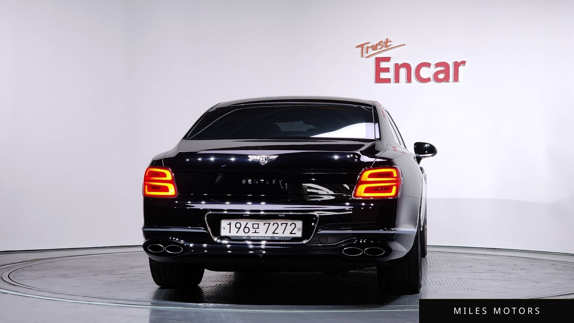 Bentley Flying Spur 2023 — миниатюра 4