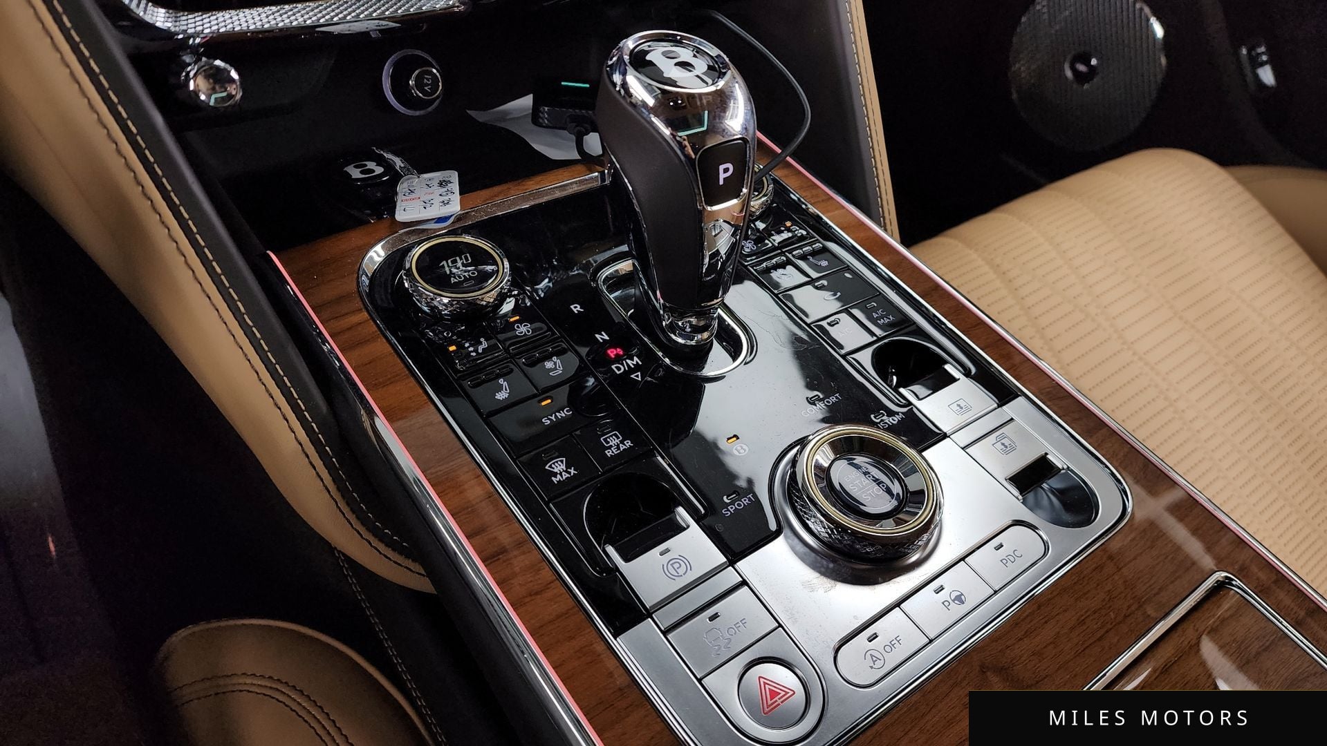 Bentley Flying Spur 2023 — миниатюра 9