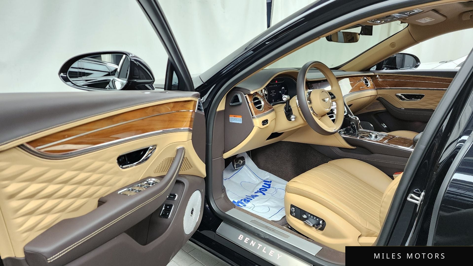 Bentley Flying Spur 2023 — миниатюра 10
