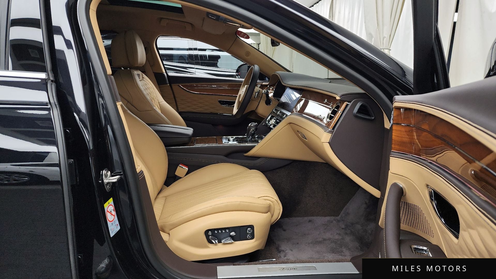 Bentley Flying Spur 2023 — миниатюра 11