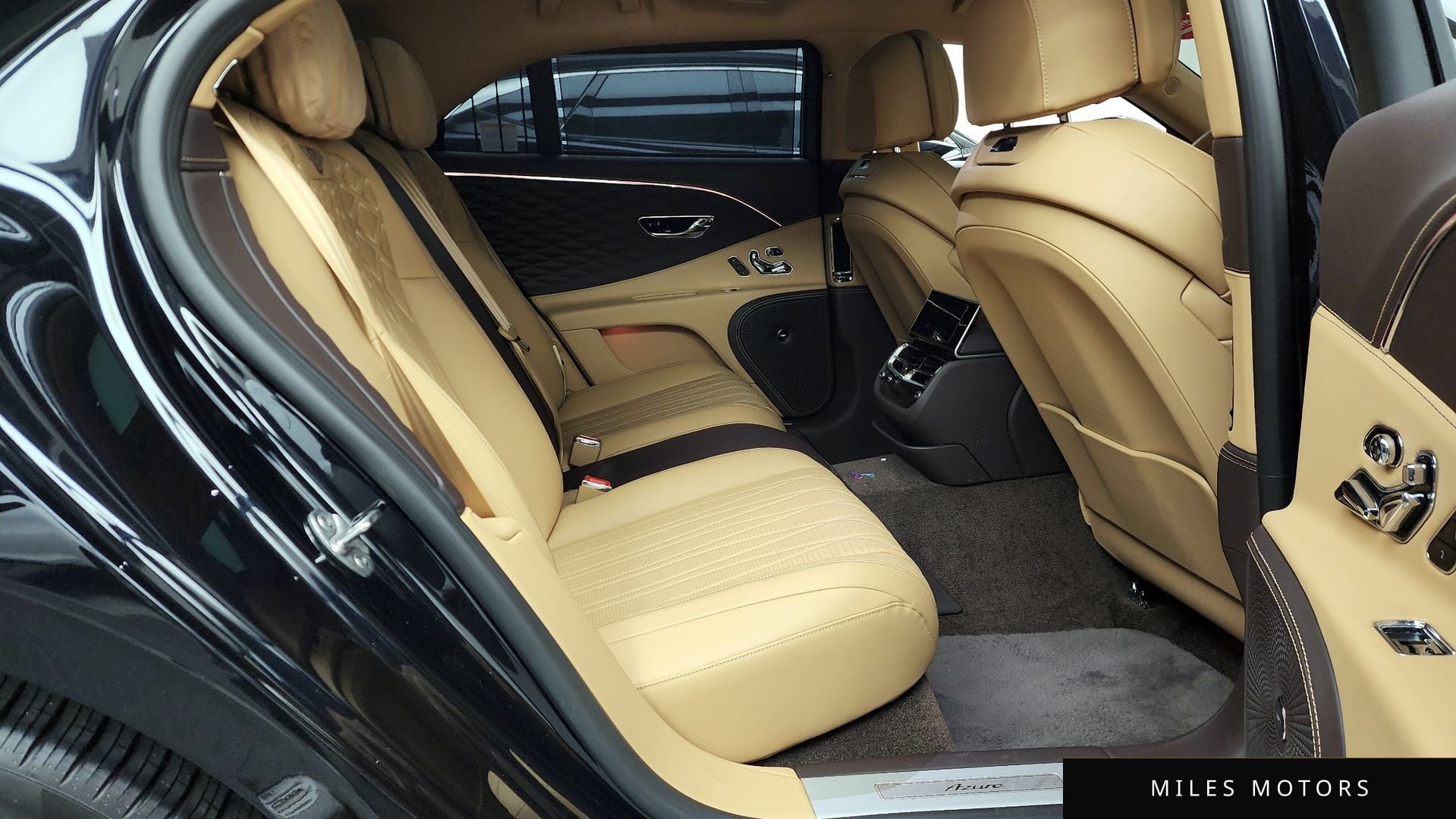 Bentley Flying Spur 2023 — миниатюра 12