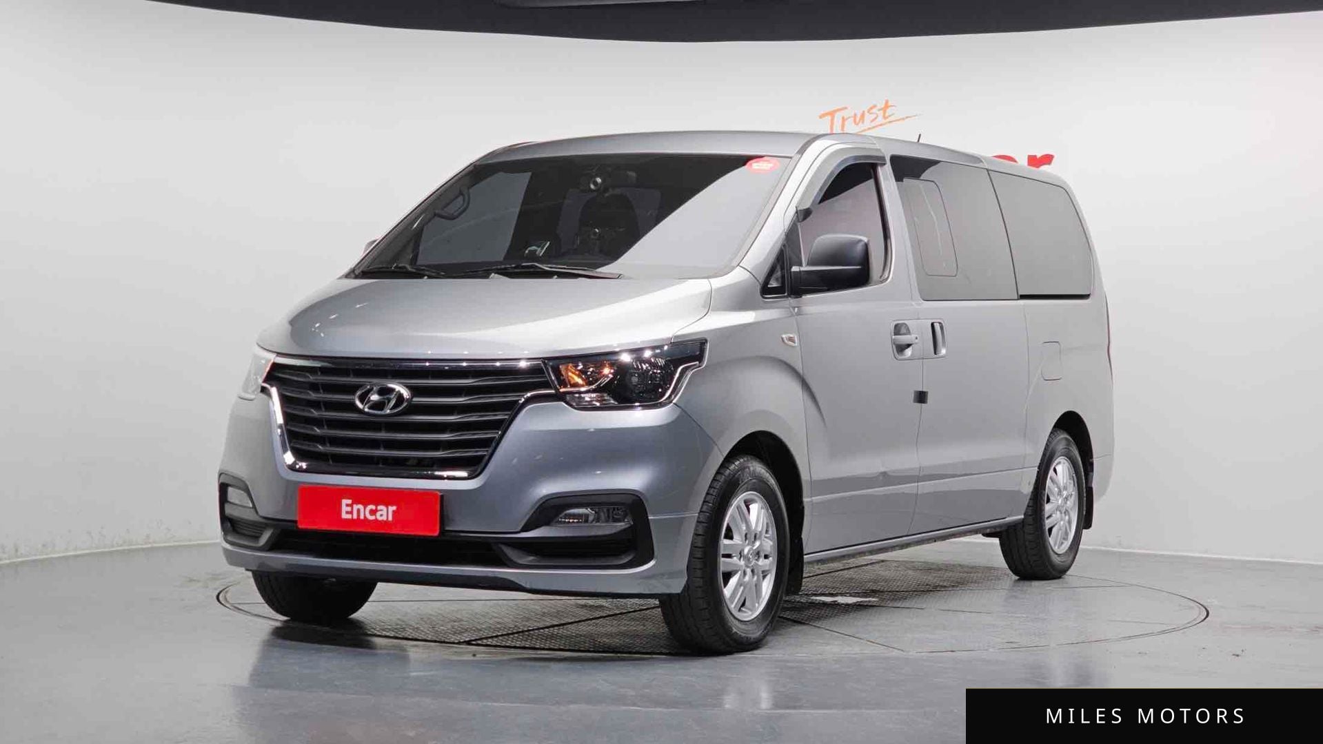 Hyundai Starex 2019 — фото 1 из 12
