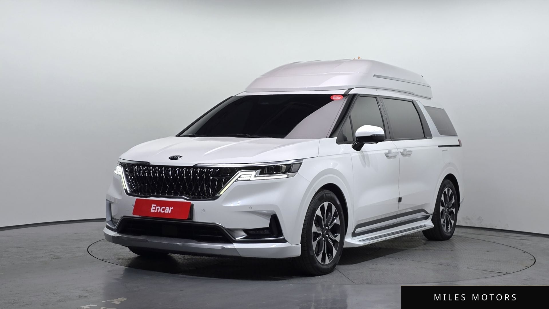 Kia Carnival 2021 — фото 1 из 12