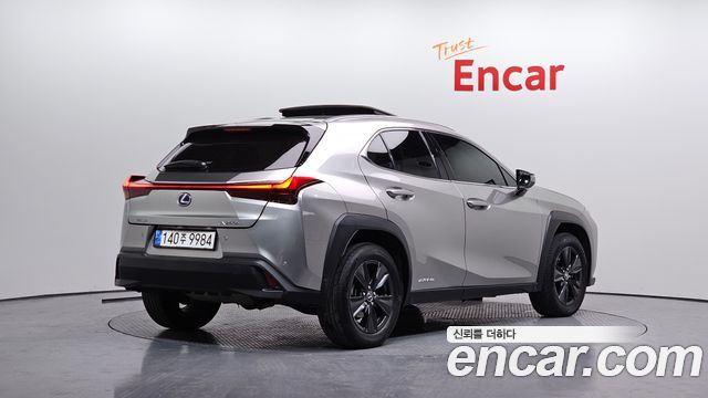 Лексус UX250h 2022 — миниатюра 2