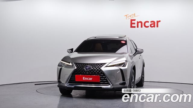 Лексус UX250h 2022 — миниатюра 3