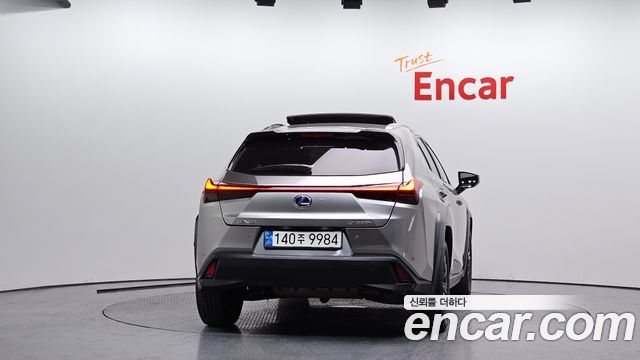 Лексус UX250h 2022 — миниатюра 4