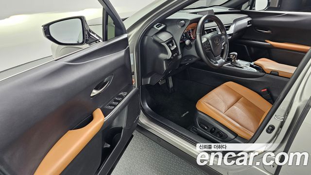 Лексус UX250h 2022 — миниатюра 11