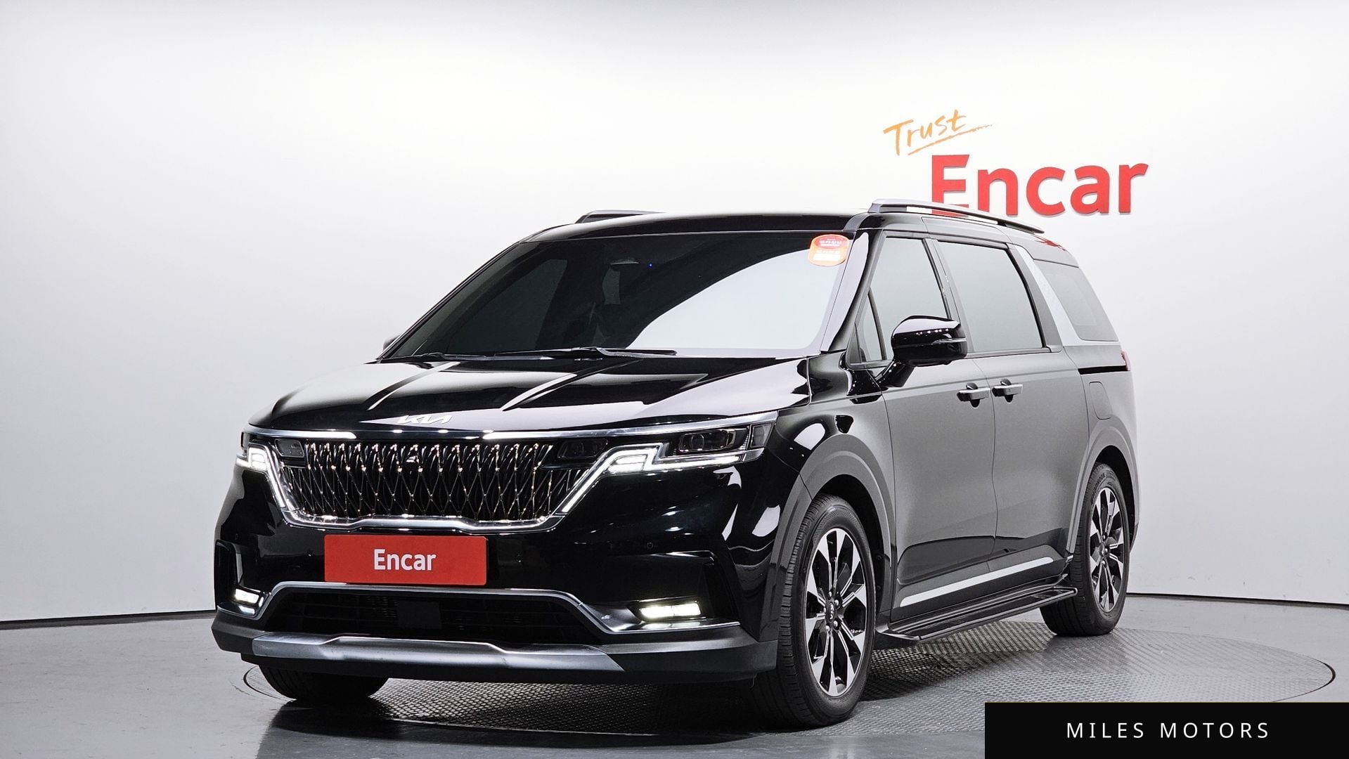 Kia Carnival 2021 — фото 1 из 12