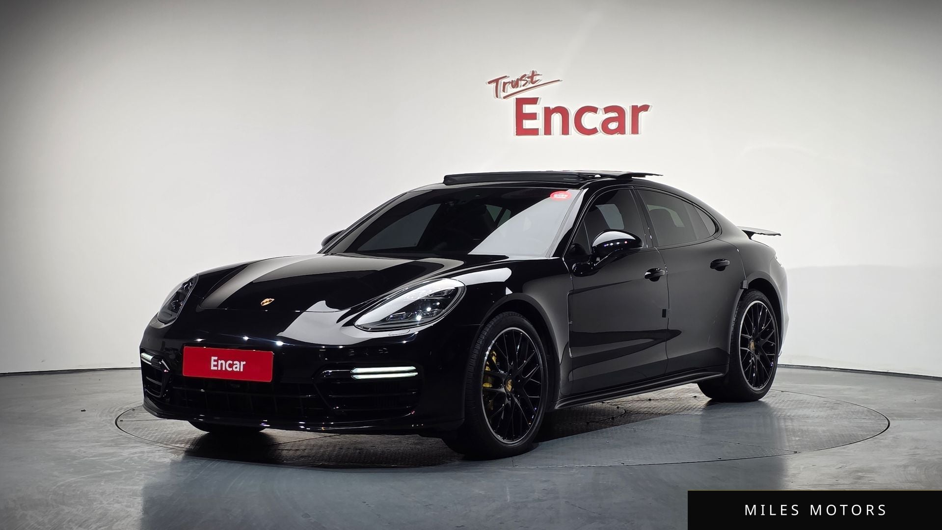 Porsche Panamera 2019 — фото 1 из 12