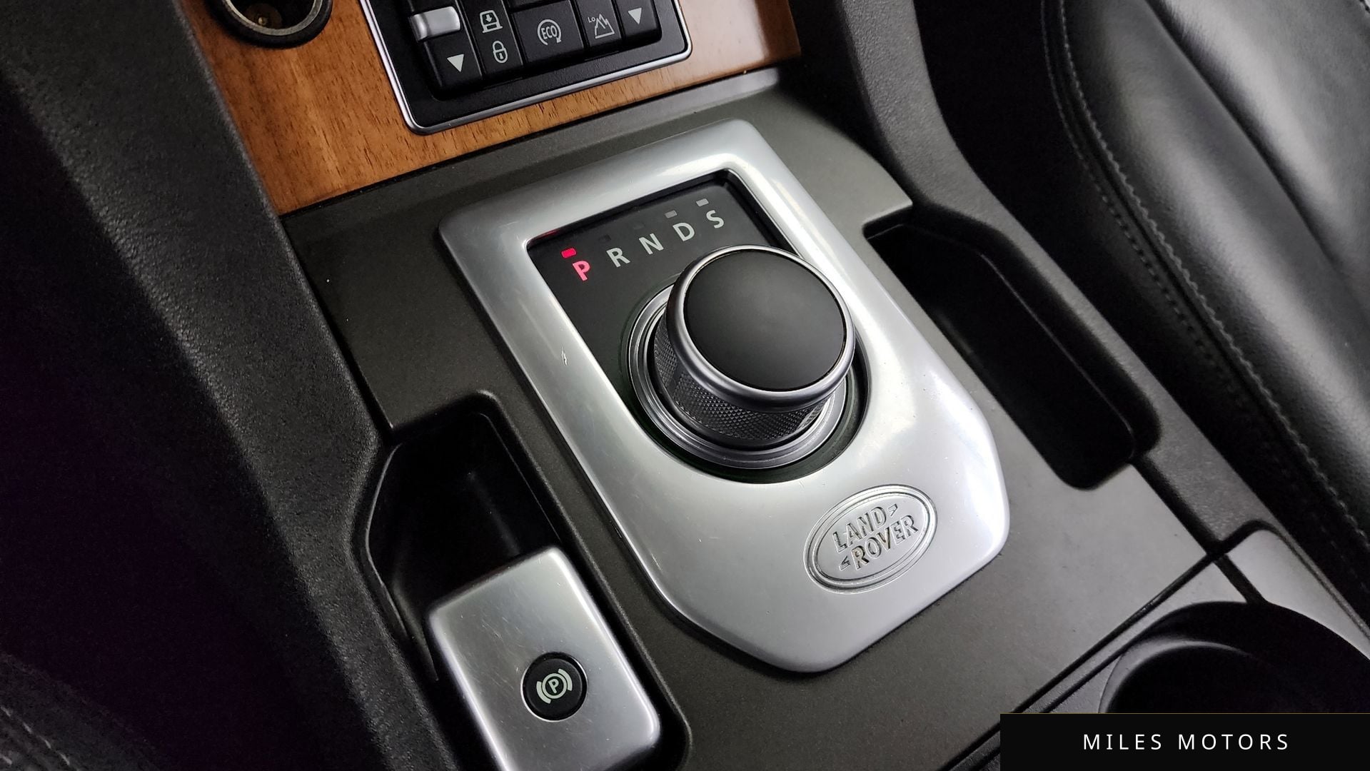 Land Rover Discovery 2015 — миниатюра 9