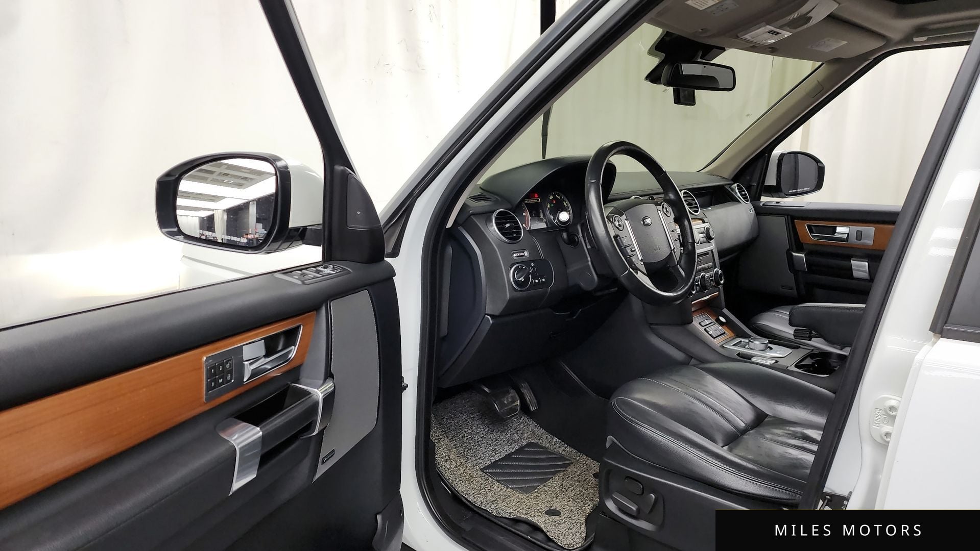 Land Rover Discovery 2015 — миниатюра 10