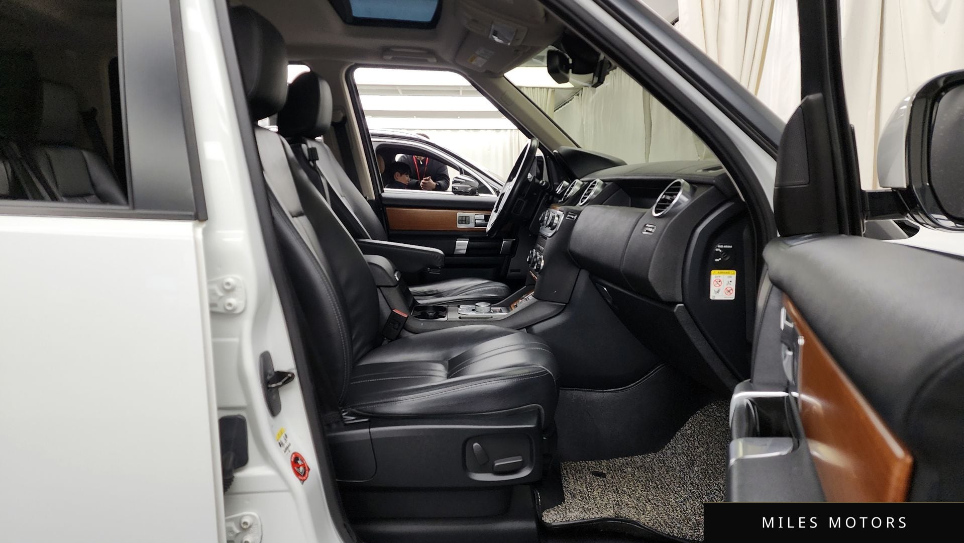 Land Rover Discovery 2015 — миниатюра 11