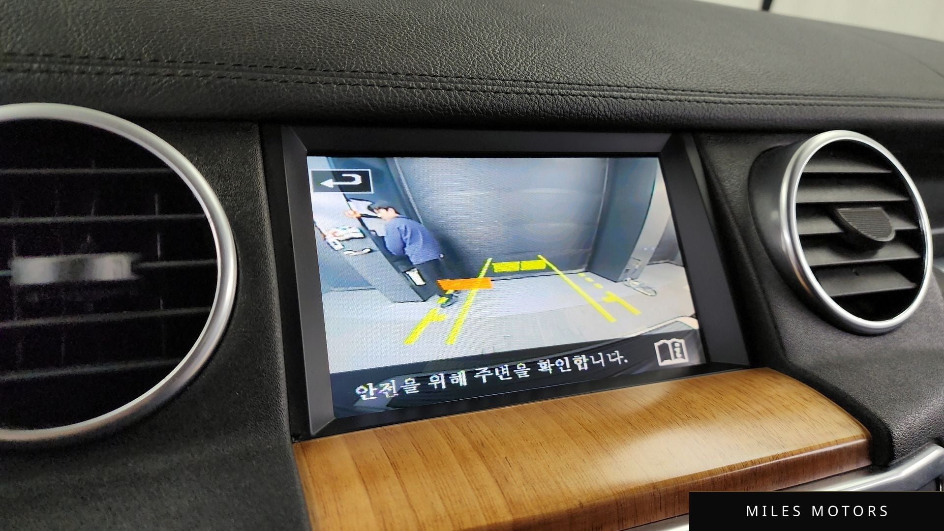 Land Rover Discovery 2015 — миниатюра 15