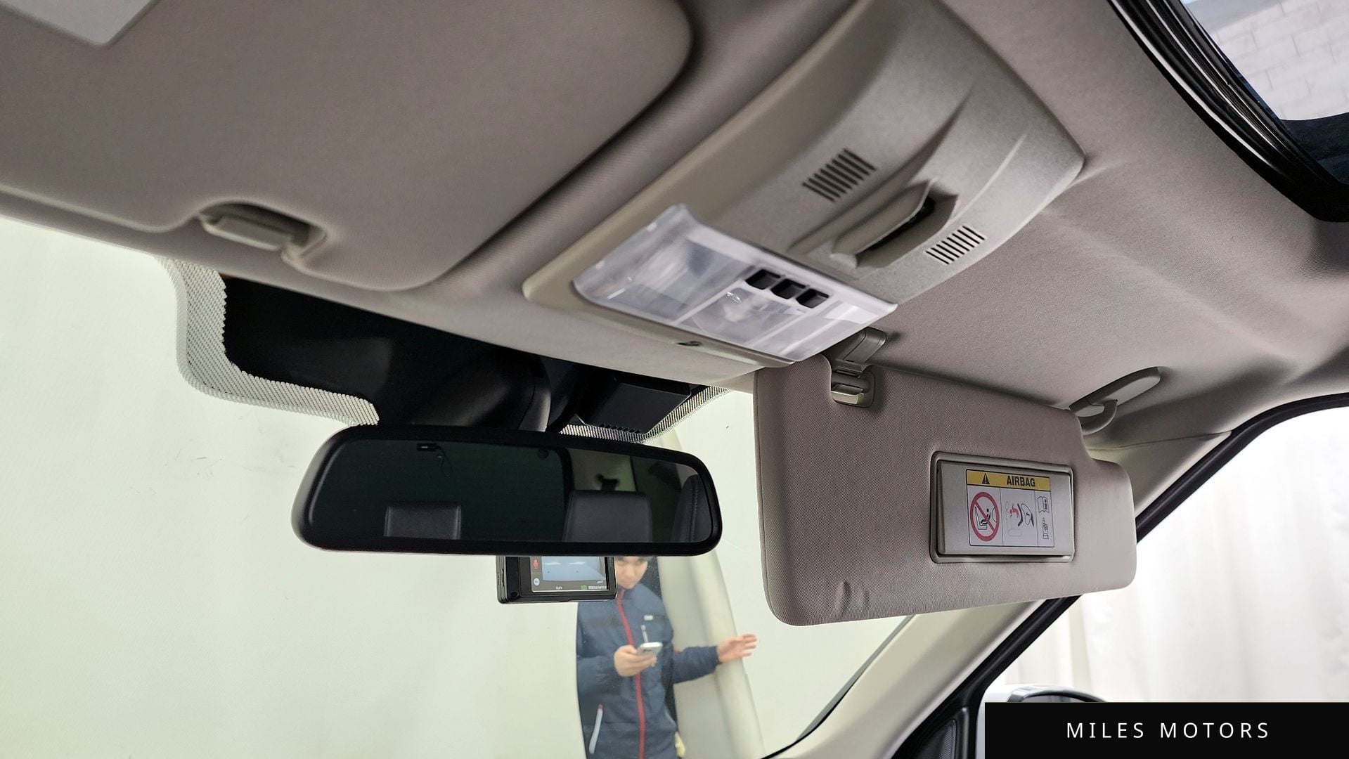 Land Rover Discovery 2015 — миниатюра 17