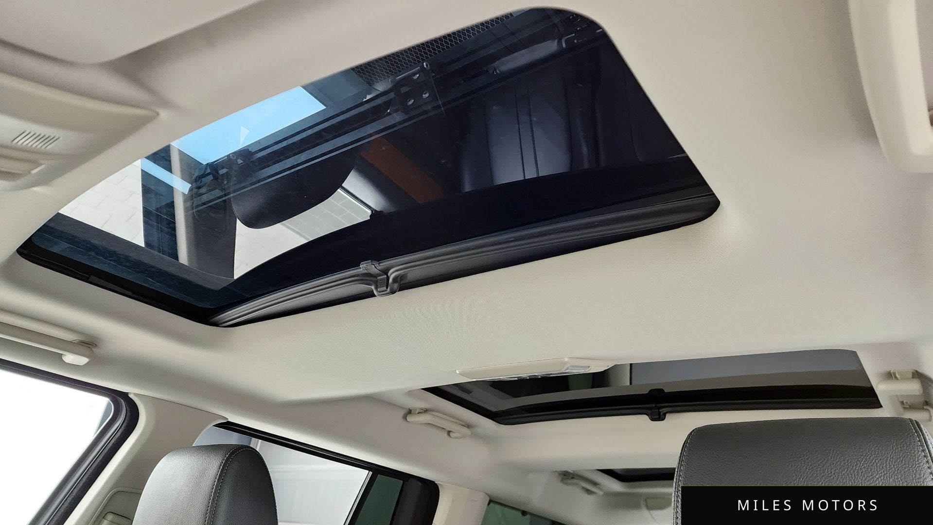 Land Rover Discovery 2015 — миниатюра 18