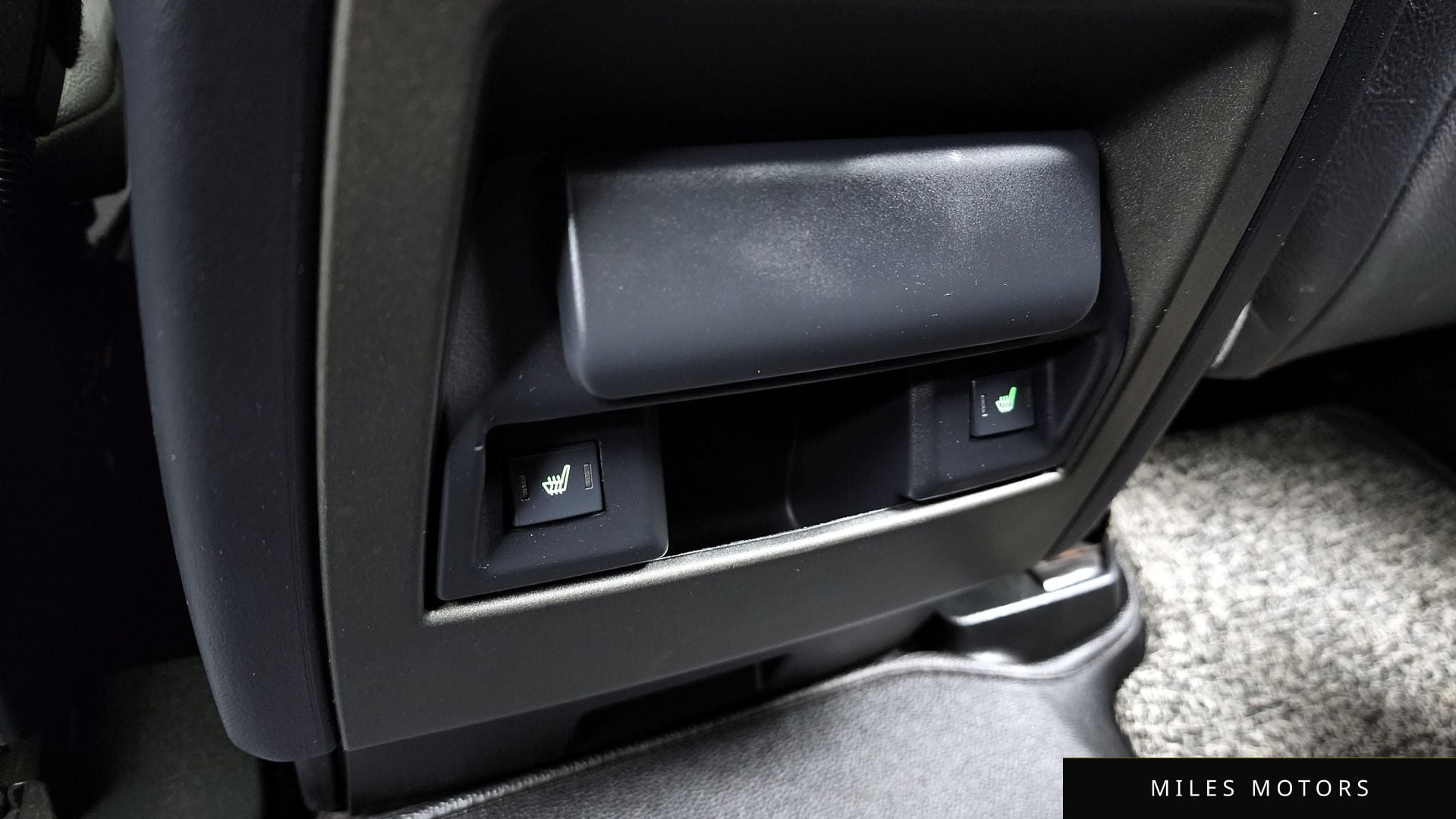 Land Rover Discovery 2015 — миниатюра 19